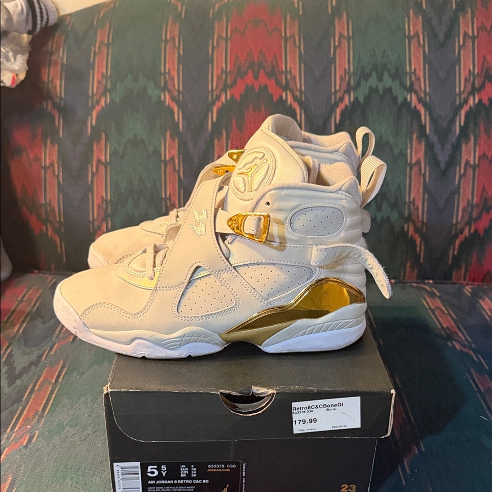 Air Jordan Retro 8Sneakers in light bone and Metallic Gold - Picture 2 of 4